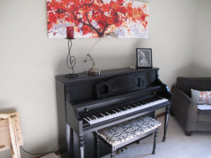 Custom Piano - Black Gloss with Beige Piano